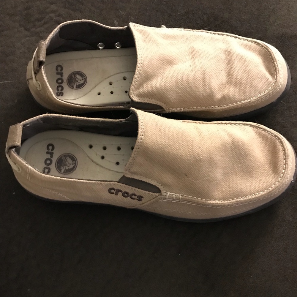 Men’s Crocs size 11 like new.